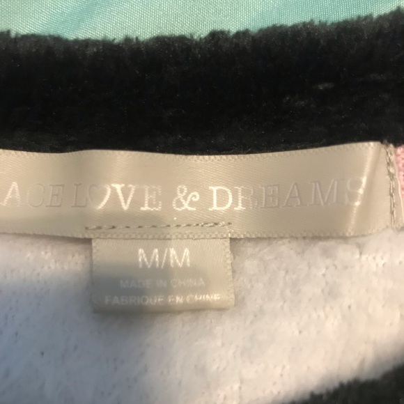 soft fluffy pj shirt. size M - Picture 3 of 3